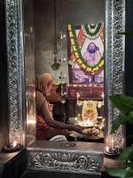 Aarti at Shri Paduka Sannidhi on Samaradhana Divasa of HH Guruswami (3 Sep 2023)